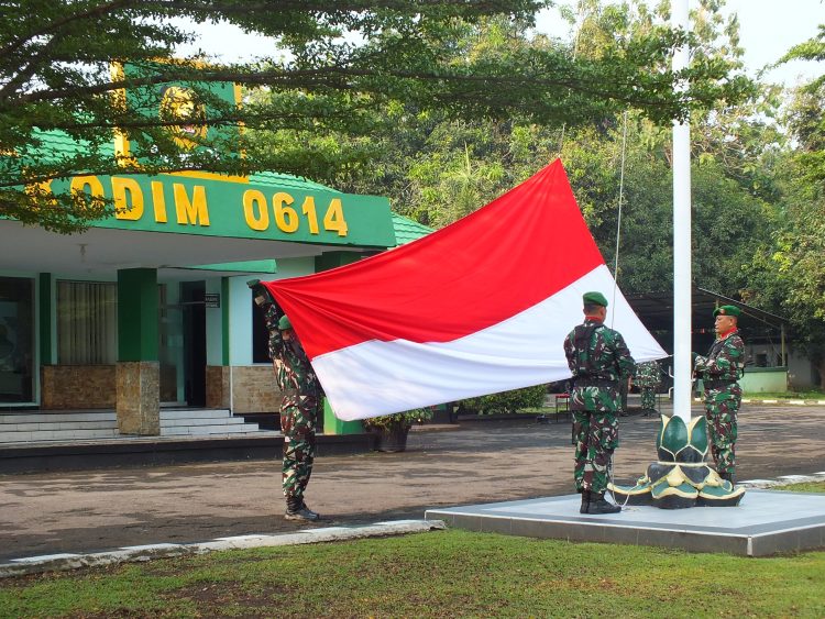 Kodim 0614/Kota Cirebon Gelar Upacara Bendera Rutin Setiap Tanggal 17.