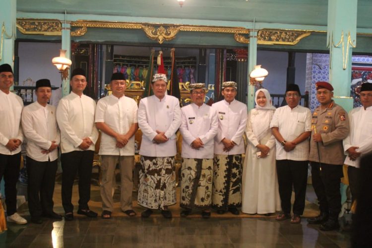 Kepala Staf Kodim 0620/Kabupaten Cirebon Hadiri Napak Tilas dan Ziarah Peringatan Hari Jadi ke-543 Kabupaten Cirebon