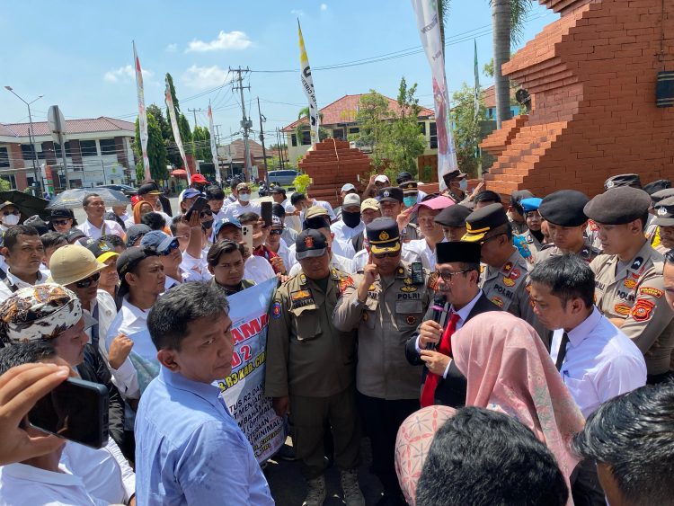 Kapolresta Cirebon Pimpin Pengamanan Aksi R2 R3 Kabupaten Cirebon