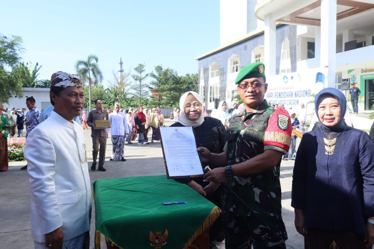 Dandim 0614/Kota Cirebon Hadiri Upacara Hardiknas Tahun 2025 Tingkat Kota Cirebon