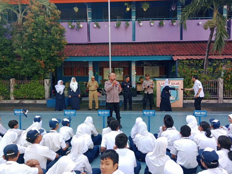 Polres Metro Jakarta Timur Berikan Penyuluhan Bahaya Tawuran kepada Siswa SMPN 158 Jakarta