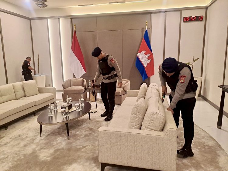 Satuan Brimob Polda Metro Jaya Amankan Kunjungan Presiden Senat Kerajaan Kamboja Melalui Sterilisasi Sejumlah Titik Strategis