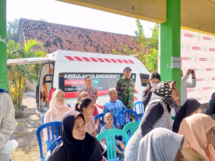 Babinsa dan Bhabinkamtibmas Kelurahan Kesenden Dampingi Kegiatan Pemeriksaan dan Pengobatan Gratis