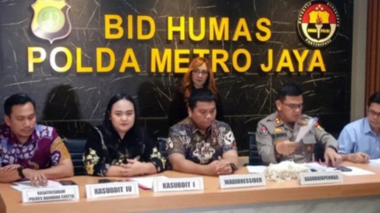 Dua pelaku scamming diamankan Direktorat Reserse Siber Polda Metro Jaya