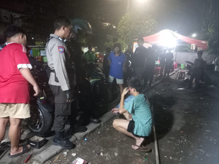 Jaga Kamtibmas, Polisi dan Babinsa Berhasil Redam Tawuran di Tamansari*