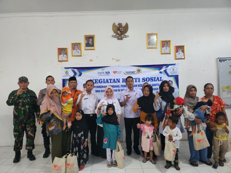 Sinergitas Babinsa dan Bhabinkamtibmas Monitoring Kegiatan Bakti Sosial di Kantor Kelurahan Kesenden