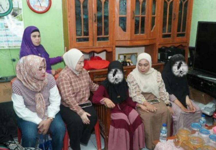 Kapolres Cirebon Kota Kunjungi Korban Pelecehan Seksual di desa Karang Reja.