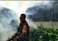 Babinsa Kelurahan Drajat Dampingi Kegiatan Fogging di RW 06 Simaja Utara
