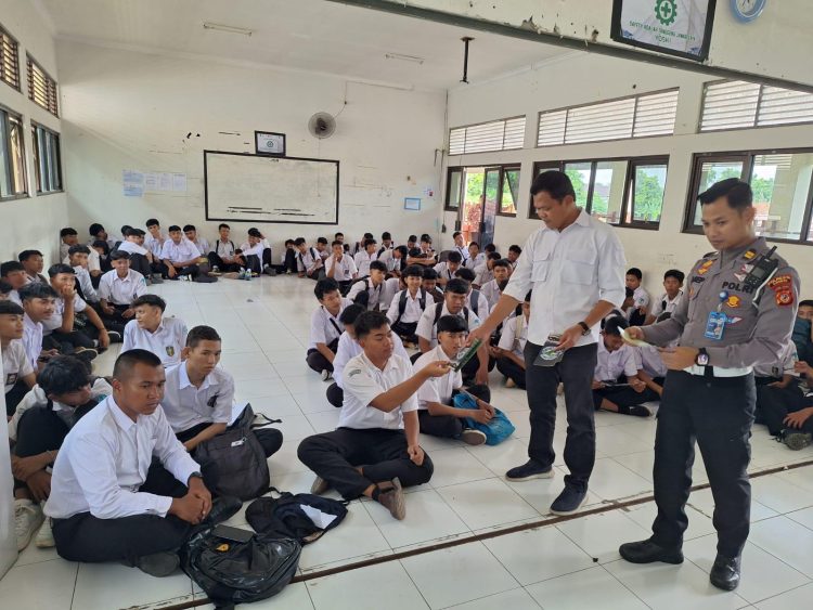Polresta Cirebon Gelar Sosialisasi dan Pembuatan SKCK melalui Program Green Service di SMK Budi Tresna
