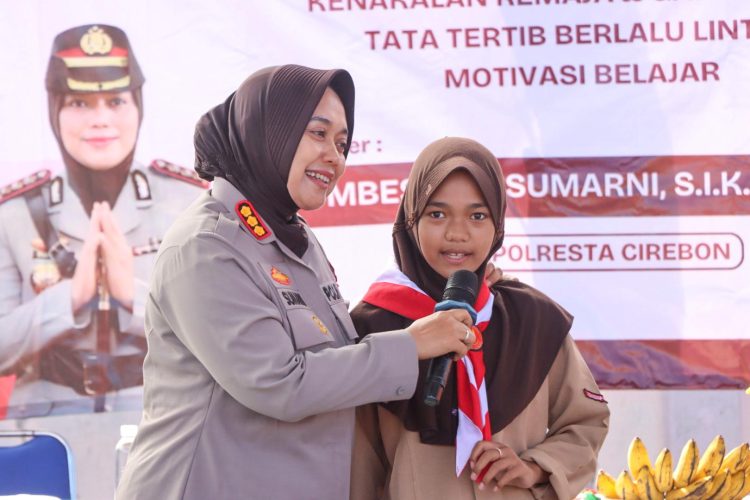 Kapolresta Cirebon Sapa Siswa SMPN 1 Gebang, Berikan Edukasi Bahaya Narkoba, Kenakalan Remaja hingga Ajak Tertib Berlalu Lintas 