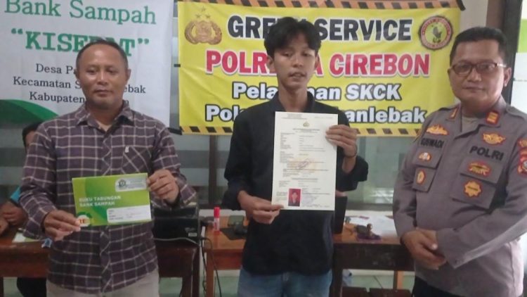Polsek Susukan lebak Laksanakan Program Inovasi Green Service Polresta Cirebon dengan melakukan Pelayanan SKCK kepada Masyarakat