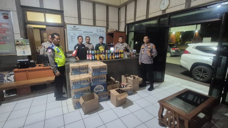 Polsek Gempol Gelar Operasi Miras, Amankan Ratusan Botol Miras Siap Edar
