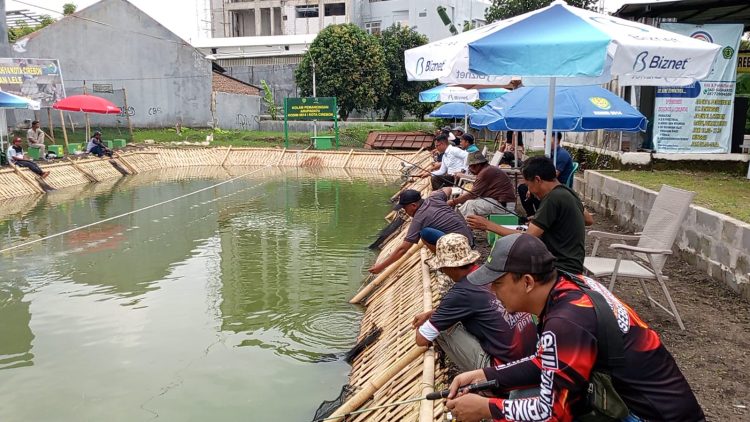 Melalui Komunikasi Sosial, Kodim 0614/Kota Cirebon Gelar Lomba Mancing di Lahan Ketahanan Pangan