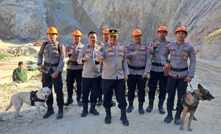 Polda Jabar Kerahkan Tim K9 Bantu Pencarian Korban Longsor di Gunung Kuda, Cirebon