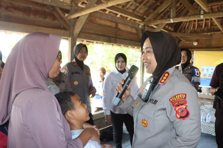 Polresta Cirebon Salurkan Bantuan Sosial kepada Keluarga Korban Longsor Tambang Gunung Kuda Cirebon