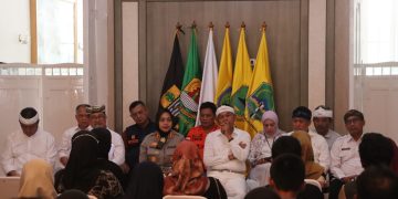 Polresta Cirebon Lakukan Pengawalan Kelurga Korban Longsor Gunung Kuda Saat Bertemu Gubernur Jawa Barat