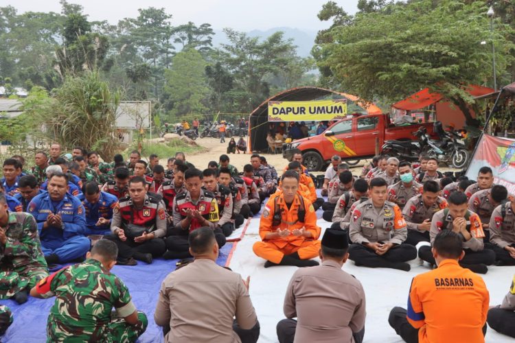 Polresta Cirebon Gelar Doa Bersama di Lokasi Longsor Gunung Kuda Cipanas: Wujud Empati dan Solidaritas untuk Para Korban