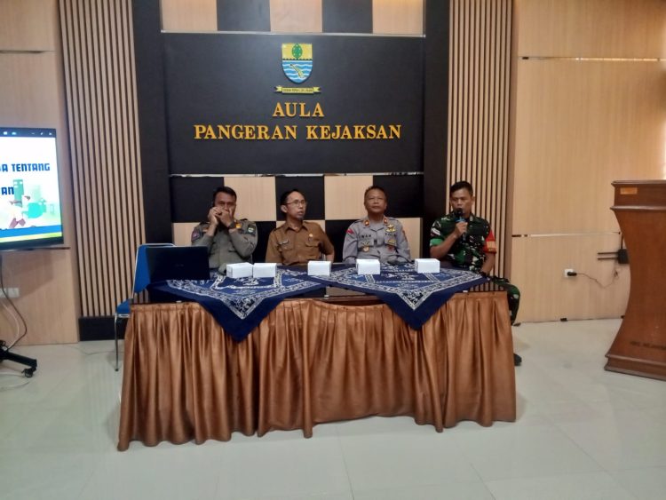 Danramil 1404/Kejaksan dan Babinsa Hadiri Rakor Trantibum Penegakan Perda Penanganan Sampah.