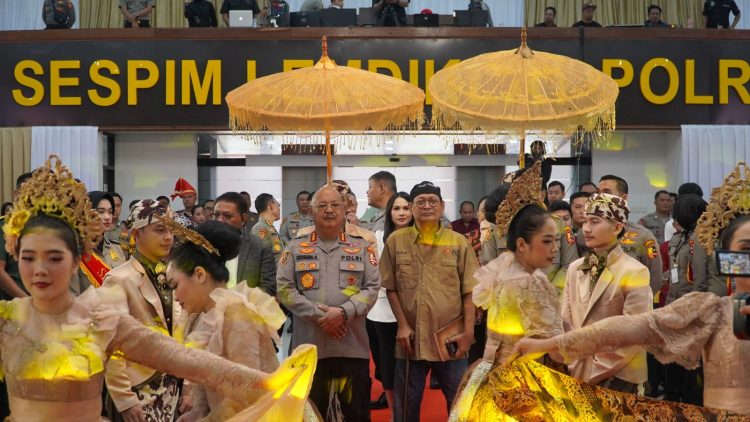 Seminar ‘Polisi dan Masyarakat’ Sespimma Lemdiklat Polri Angkatan 73 Raih Rekor MURI