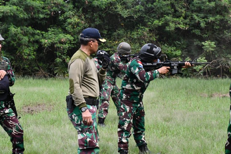 Asah Naluri Tempur, Prajurit KRI Torani-860 Laksanakan Latihan Menembak