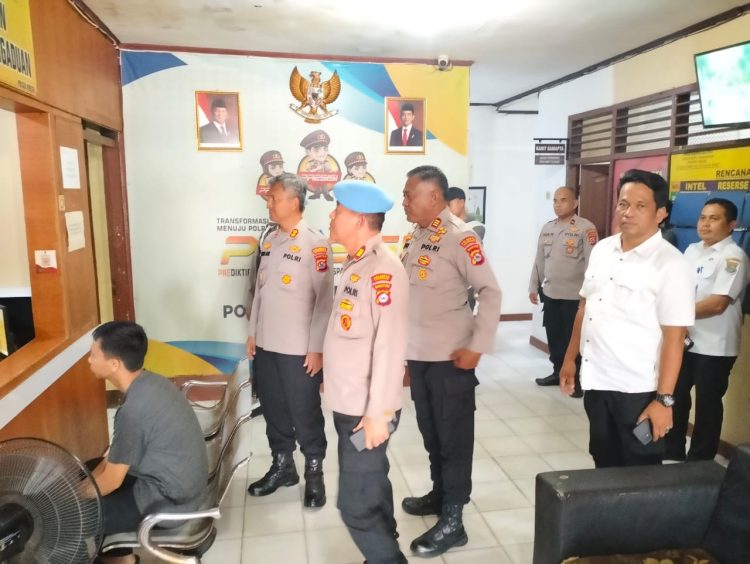 Wakapolresta Tangerang Tinjau Kesiapsiagaan dan Pelayanan Polsek Kresek