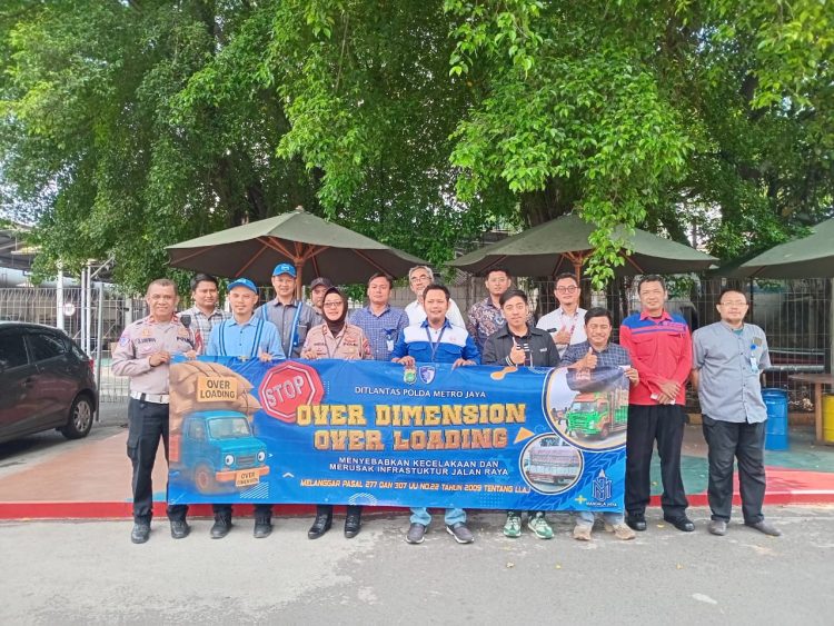 Kasat Lantas Polres Metro Bekasi Kota Sosialisasikan Zero Over Dimension dan Over Loading di PT Inti Pantja Press Industri