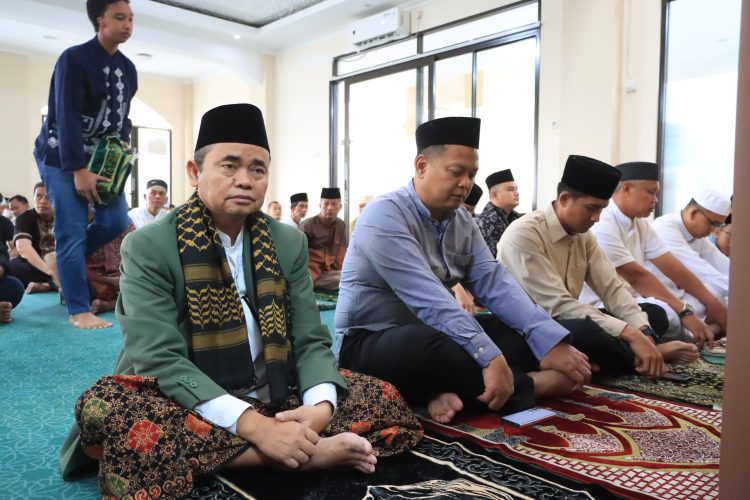 Meneladani Keimanan Nabi Ibrahim, Polres Metro Bekasi Kota Gelar Shalat Idul Adha dan Penyaluran Qurban