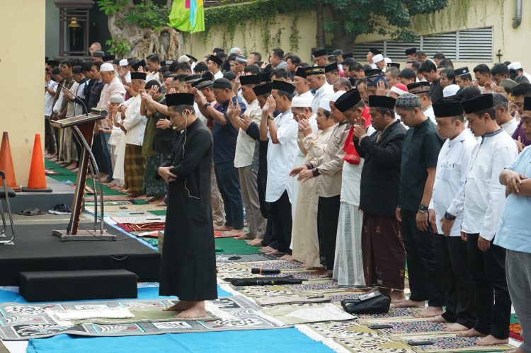 Kapolres Metro Jakarta Utara Jadi Imam Sholat Idul Adha 1446 H di Mapolres, Serukan Makna Pengorbanan dan Kepedulian Sosial