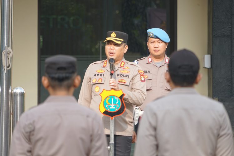 Wakapolres Metro Bekasi Pimpin Apel Jam Pimpinan di Mapolres Metro Bekasi
