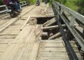 Jembatan Rusak di Sintang Kalbar Rawan Telan Korban, Warga Minta Perbaikan Segera