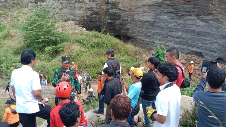 Dandim 0614/Kota Cirebon Tinjau Lokasi Longsor di Galian C Kedung Jumbleng, Dua Korban dan Satu Truk Tertimbun