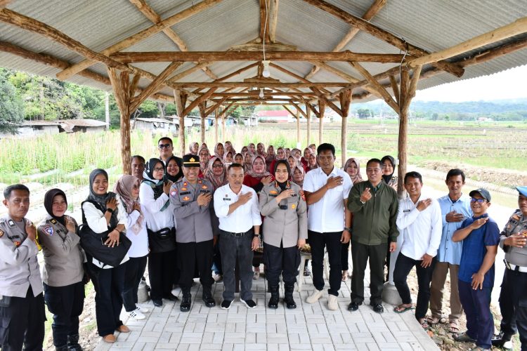 Polresta Cirebon Resmikan KWT Hijau Daun Cirebon Girang