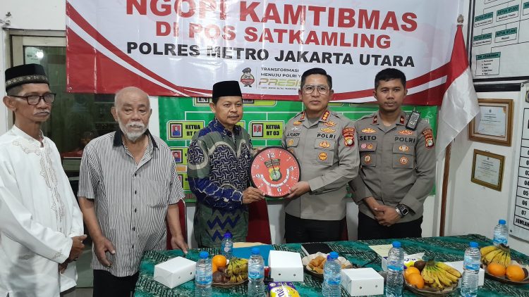 Kapolres Metro Jakarta Utara Serap Aspirasi Warga Lewat Program “Ngopi Kamtibmas” di RW 06 Kelapa Gading Timur