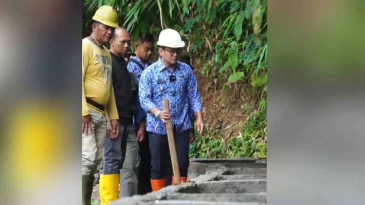 Proyek itu disebutkan aduknya tipis, siku-sikunya tidak berbentuk, serta pasirnya bagus namun kurang semen.