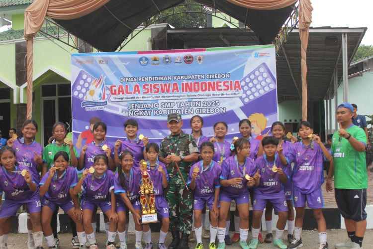 Dandim 0620/Kabupaten Cirebon Bersama Kadisdik Kabupaten Cirebon Resmi Menutup Turnamen Sepak Bola “Gala Siswa Indonesia”
