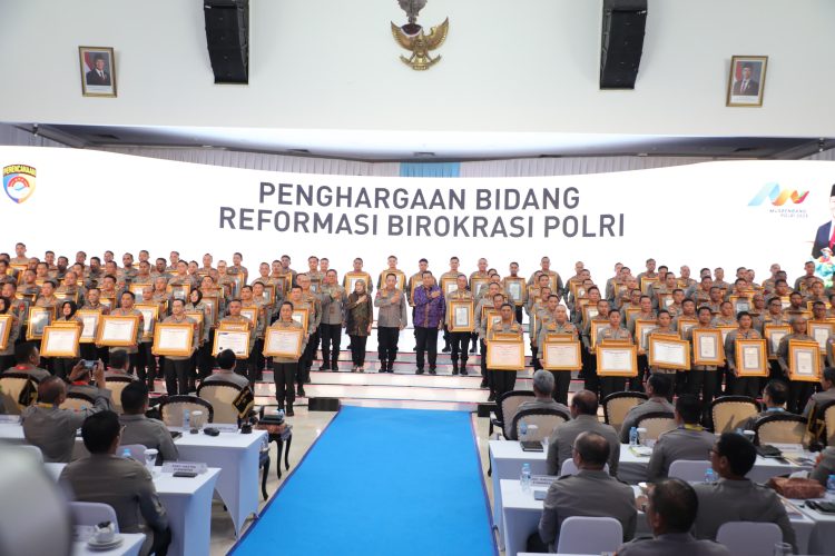 Jelang Peringatan Hari Bhayangkara ke-79, Polres Metro Tangerang Kota Sabet Penghargaan Pelayanan Prima dari Kapolri di Musrenbang 2025