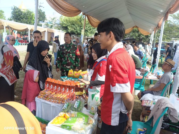 Dukung Program Pemerintah Daerah : Danramil 1402/Harjamukti Sukseskan Gerakan Pasar Murah.