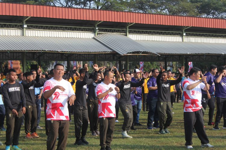 DANDIM 0620/KABUPATEN CIREBON TURUT MERIAHKAN HUT BHAYANGKARA KE-79 MELALUI OLAHRAGA BERSAMA