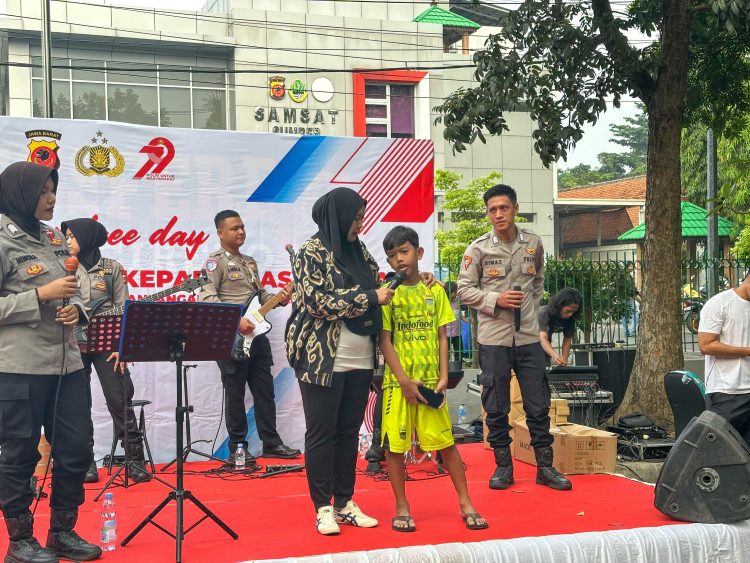 Polresta Cirebon Sapa Warga di CFD: Beri Pelayanan Lengkap & Hiburan Bageur Band Meriahkan Hari Bhayangkara ke-79