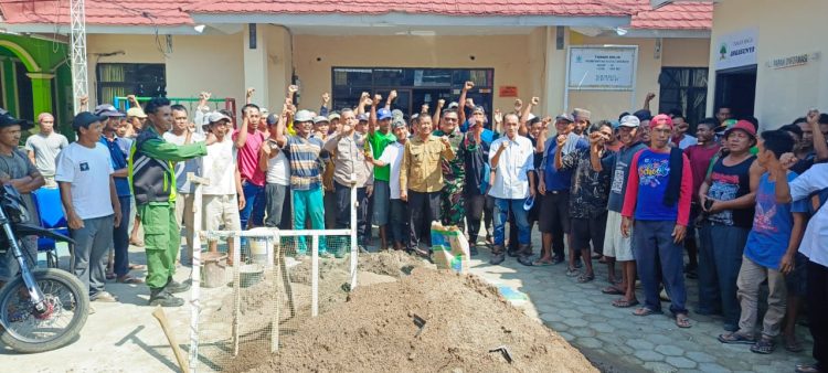 Aksi Penyampaian Aspirasi Buruh Pasir Pasca Penutupan Galian C, Babinsa Dampingi Lurah Argasunya Pastikan Aman dan Kondusif Wilayahnya.