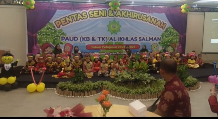 PAUD Al Ikhlas Salman Semarang Gelar Pentas Seni dan Akhirusanah dengan Tema “Melangkah Penuh Ceria Menuju Masa Depan”