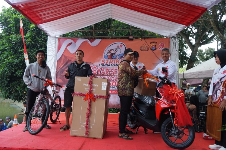 Warga Panongan Juara Lomba Mancing HUT Bhayangkara, Bawa Pulang Motor Beat