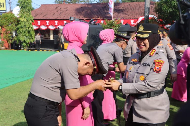 Kapolresta Cirebon Pimpin Upacara Korps Rapot Kenaikan Pangkat Periode Juli 2025