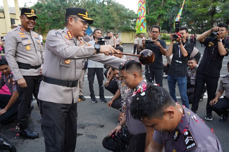 57 Personel Polres Metro Jakarta Utara Naik Pangkat, Kapolres: “Jadikan Motivasi Tingkatkan Kinerja dan Pelayanan”