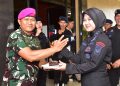Satuan Brimob Polda Metro Jaya Mendapat Surprise Dari TNI AL Korps Marinir, Wujud Sinergi TNI-Polri di Hari Bhayangkara ke-79