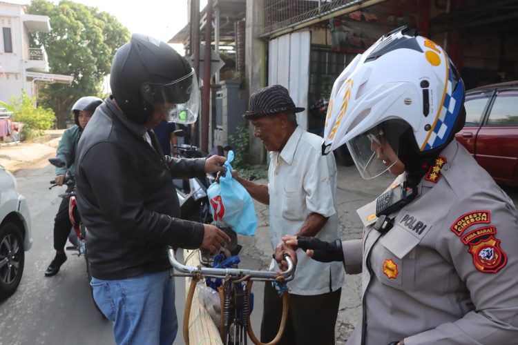Polresta Cirebon Gelar Patroli Kamtibmas Disertai Berbagi Baksos
