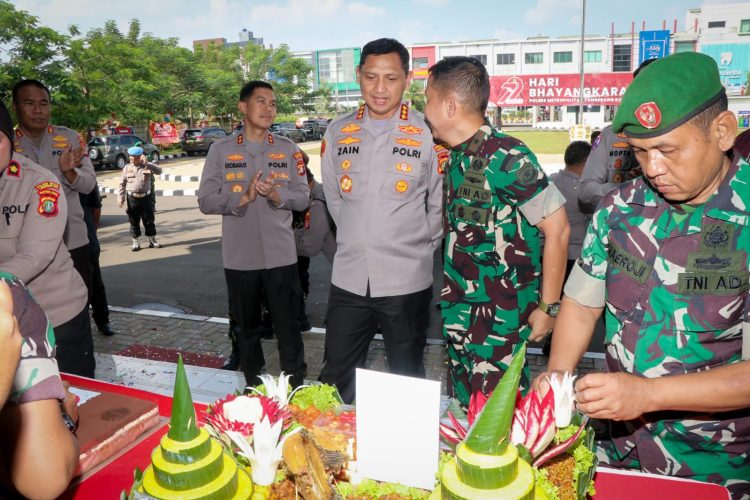 Sinergitas TNI-Polri, Danrem dan Dandim Hadiri Syukuran Hari Bhayangkara ke-79 di Mapolres Metro Tangerang Kota