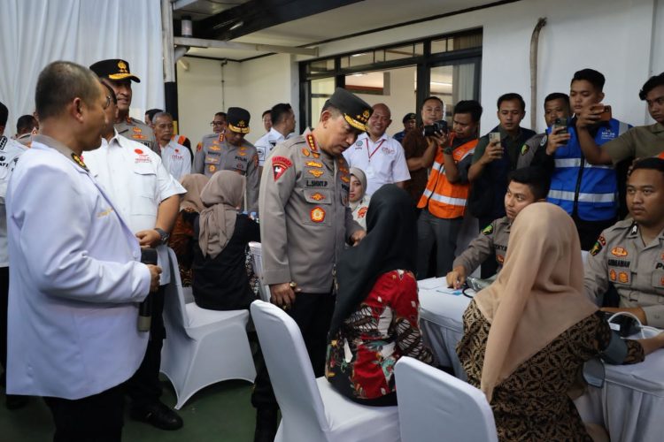 Rangkaian Hari Bhayangkara ke-79, Polri dan KSPSI Gelar Bakti Sosial