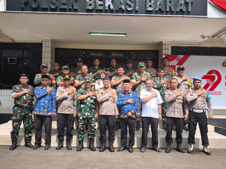 Surprise Istimewa dari Danramil dan Camat Bekasi Barat Meriahkan HUT Bhayangkara ke-79 di Polsek Bekasi Barat
