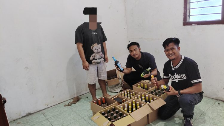 Polresta Cirebon Sita 101 Botol Miras Hasil Razia Pekat